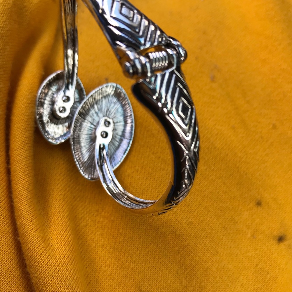 Hand bracelet